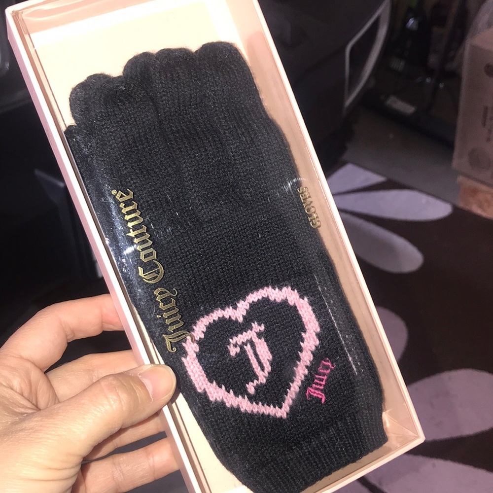Juicy Couture Gloves